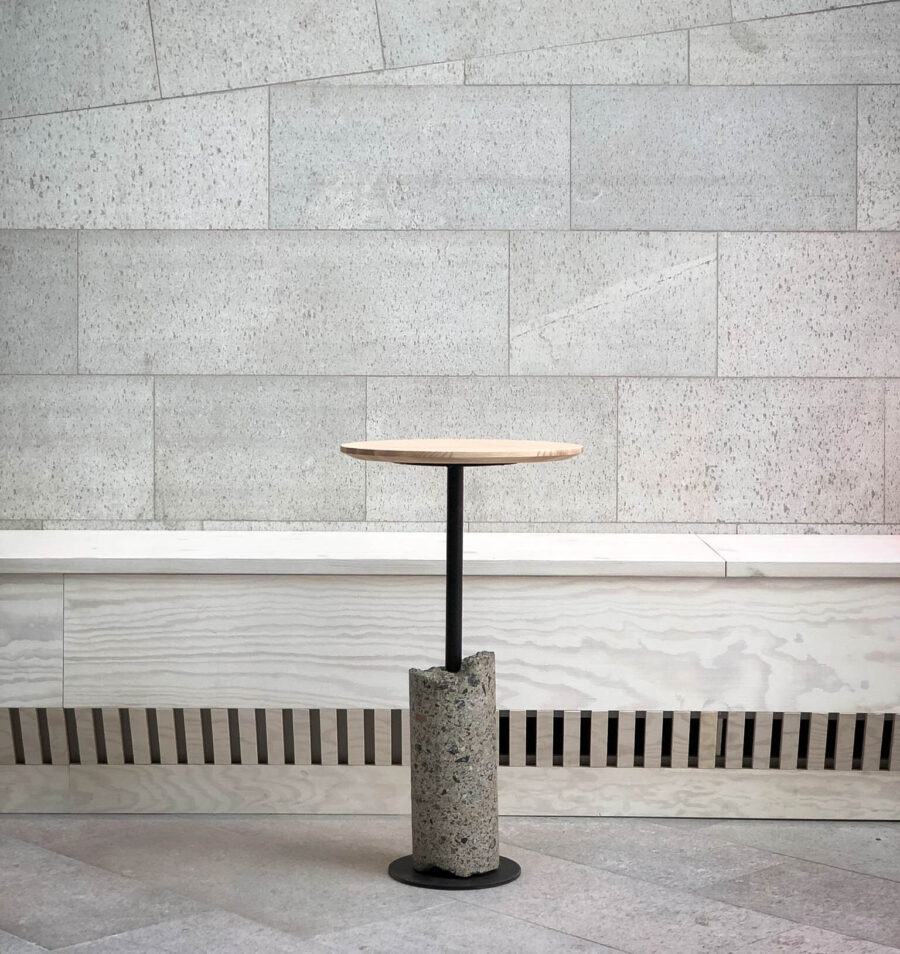 specialdesignat bord i trä och betong